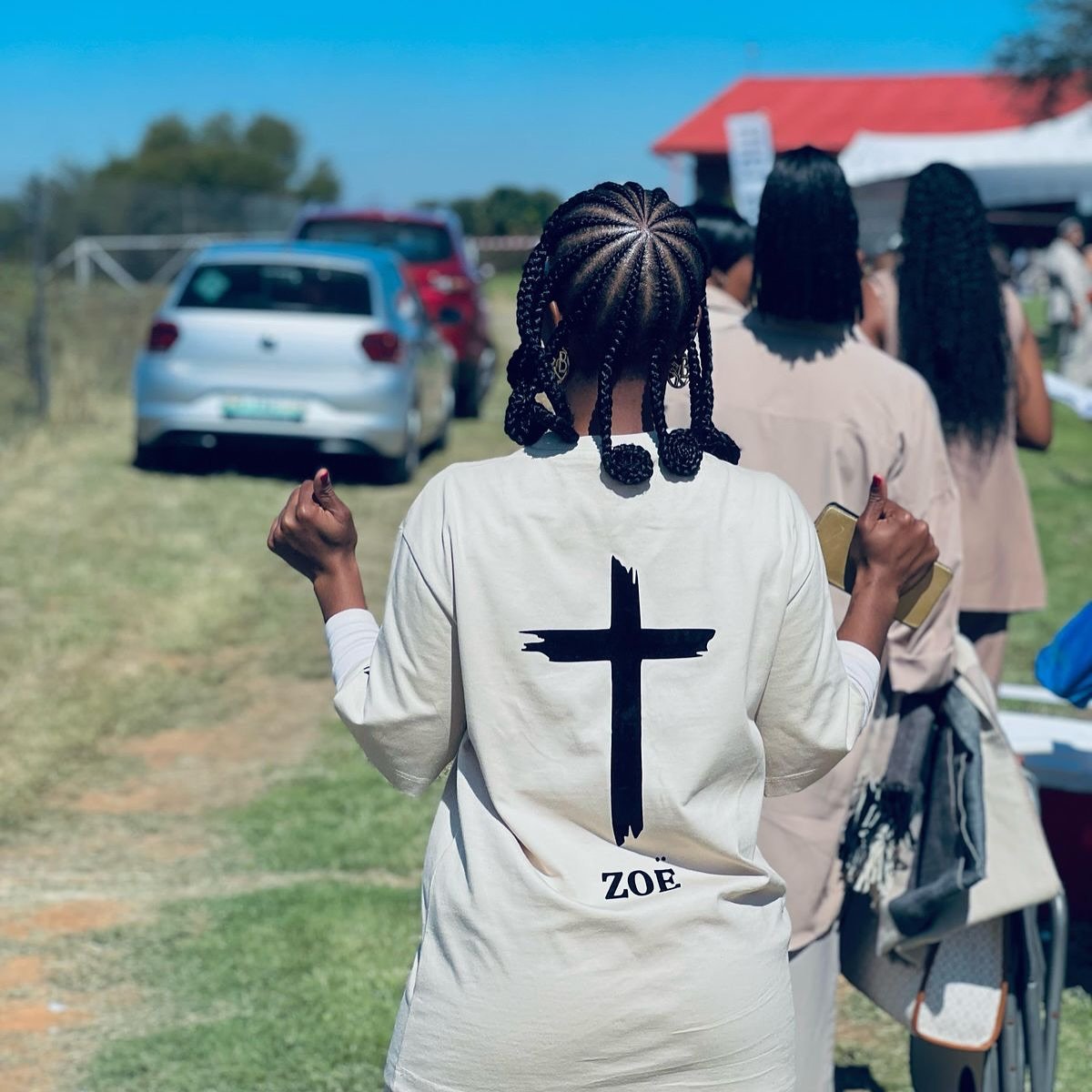 Cross tee at outdoor event