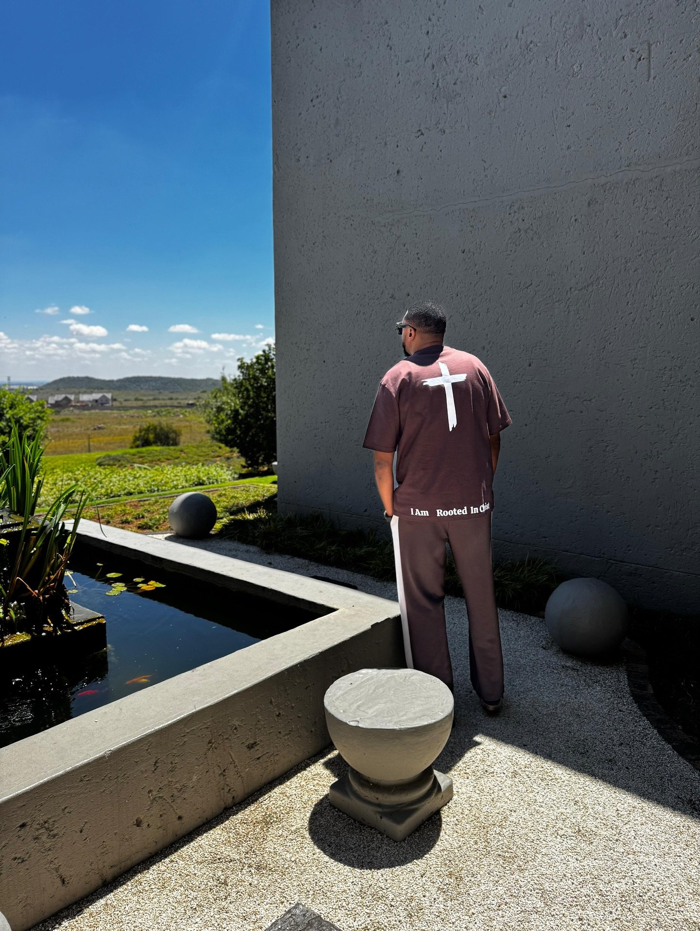 Tee at architectural location